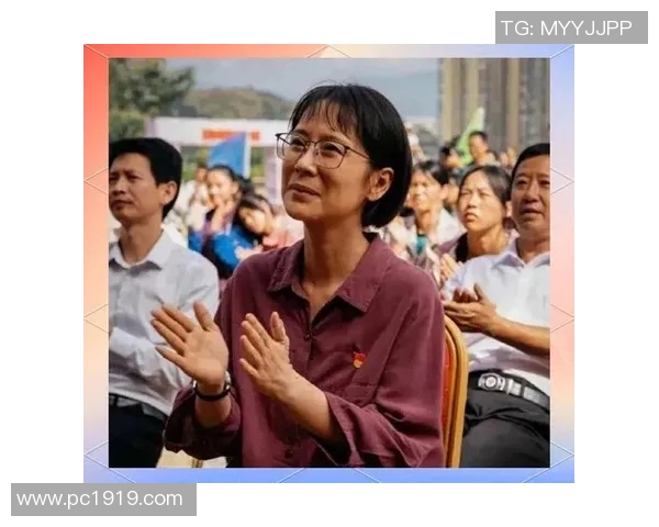 足球九号的传奇之路与背后故事揭示了运动员的奋斗与梦想 足球九号的传奇之路与背后故事揭示了运动员的奋斗与梦想